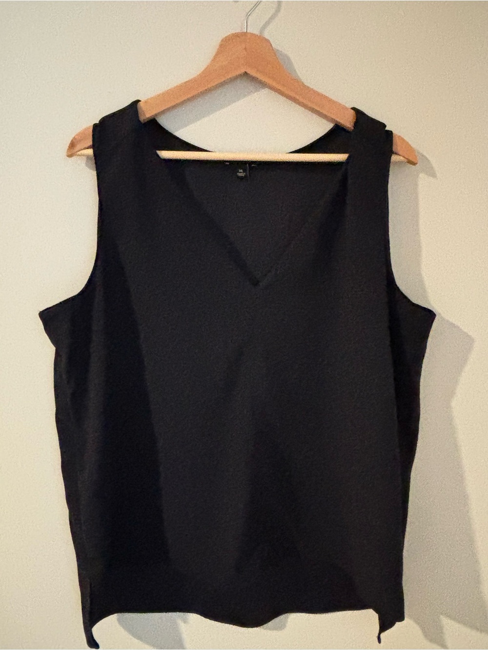 Ann Taylor Black V-Neck Sleeveless Tank Top